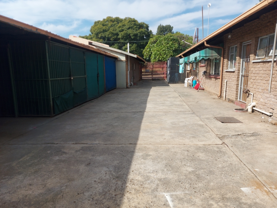 1 Bedroom Property for Sale in Rustenburg Central North West